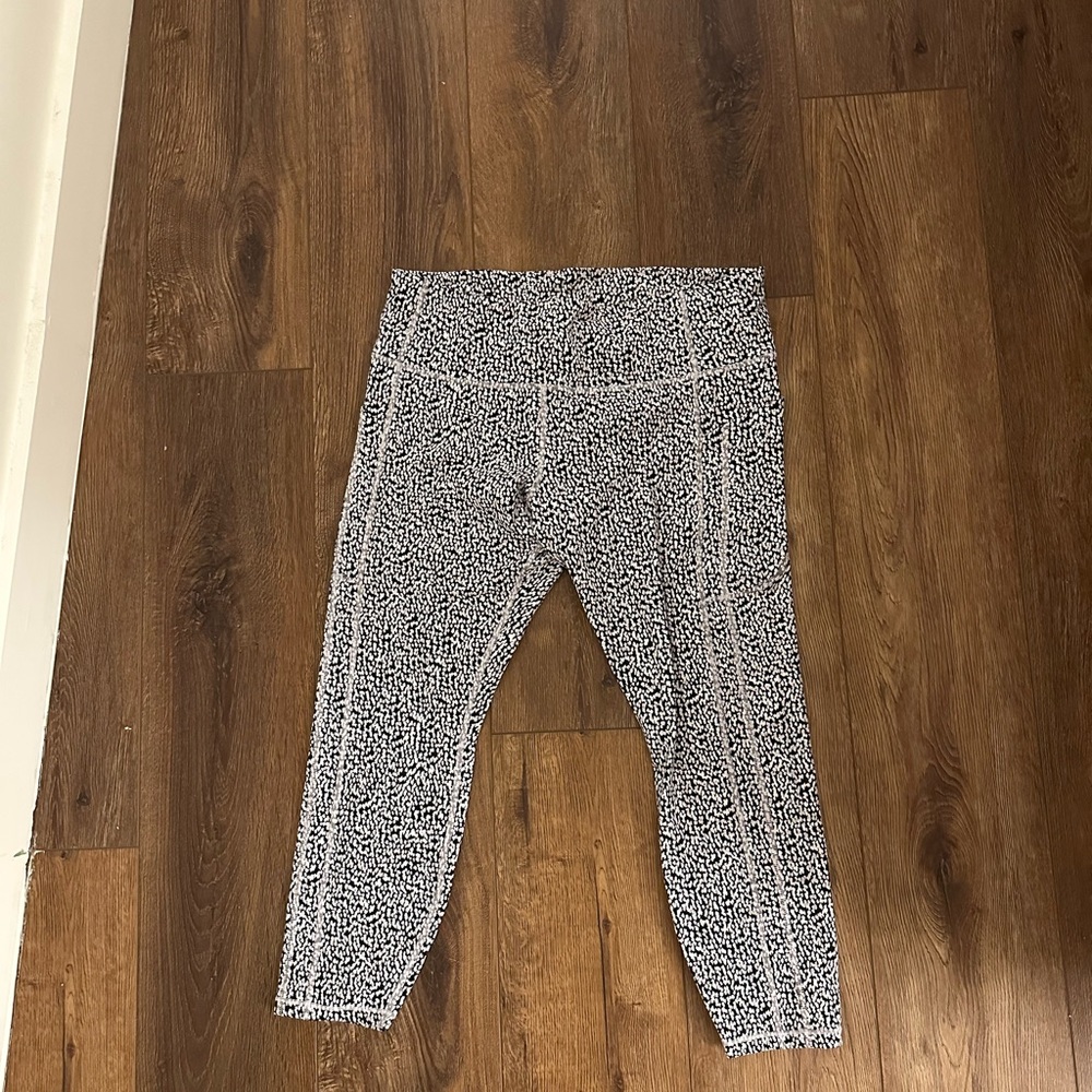 Athleta Black and White Leggings Stretchy Seam-Detail.